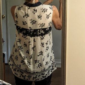 Sleeveless floral tunic